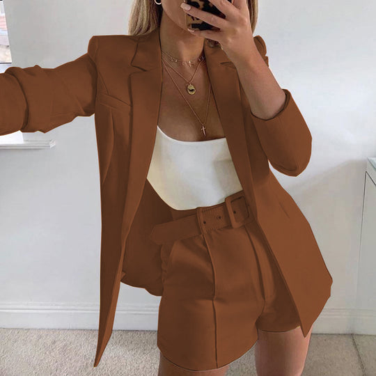 Damen Zweiteiliges maßgeschneidertes Blazer‑Set mit hochtaillierten Shorts und Gürtel Shop Nory