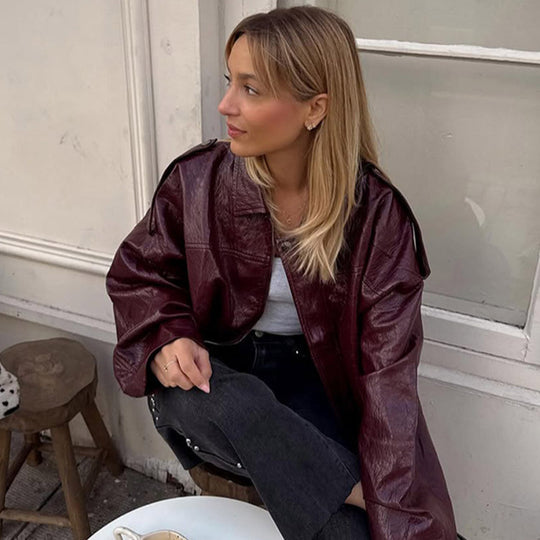 Damen Kurzblouson in glänzender Lackoptik mit Boxy‑Silhouette und überschnittenen Schultern Shop Nory