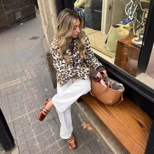 Damen Cropped-Fieldjacke im Leopardenmuster mit breitem Revers und Pattentaschen Shop Nory