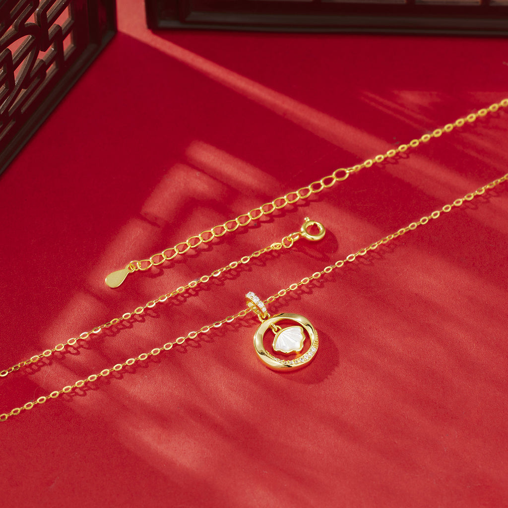 Damen elegante Halskette mit muschelförmigem Anhänger und funkelnden Zirkonia Shop Nory