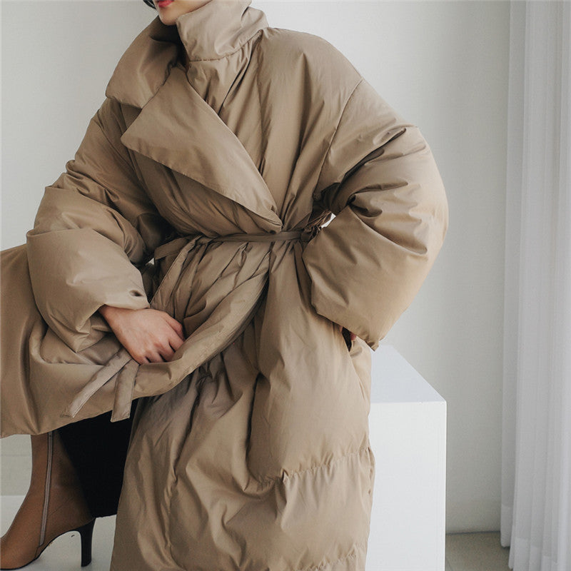 Damen Oversized Steppmantel Maxi mit hohem Stehkragen, Bindegürtel und winddichter Füllung Shop Nory