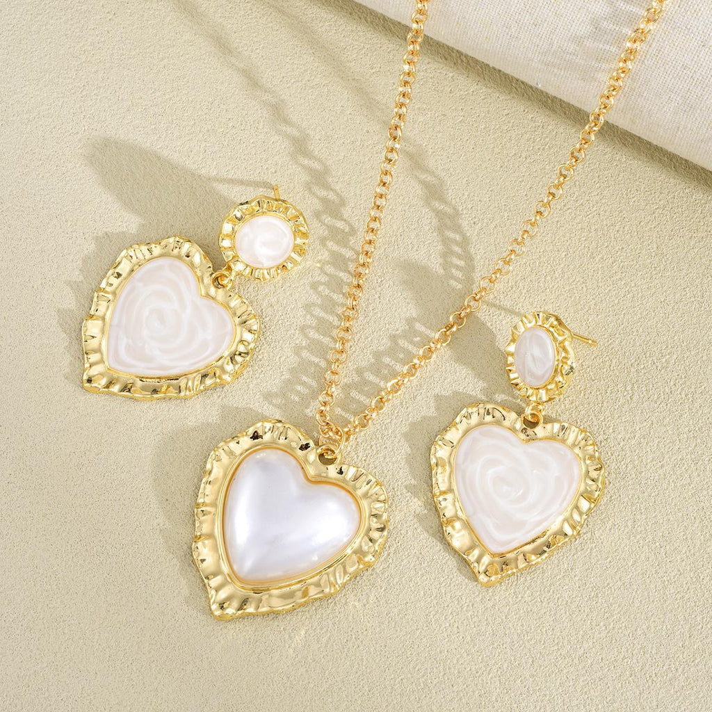 Damen Schmuckset mit herzförmigen Anhängern und eleganten Goldakzenten Shop Nory