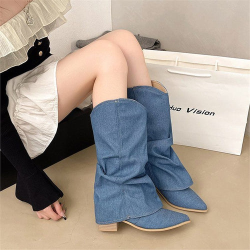 Damen Slouchy Cowboy‑Stiefel aus Denim mit spitzer Zehenform und niedrigem Blockabsatz Shop Nory
