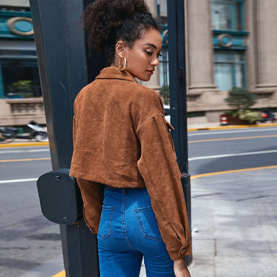 Damen cropped Cordjacke mit aufgesetzten Klappentaschen Hemdkragen und Knopfverschluss Shop Nory
