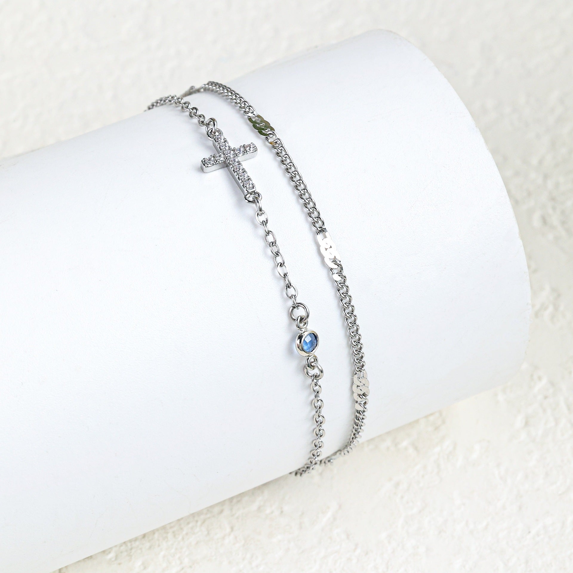 Damenarmband mit christlichem Kreuz und funkelnden Strasssteinen Shop Nory
