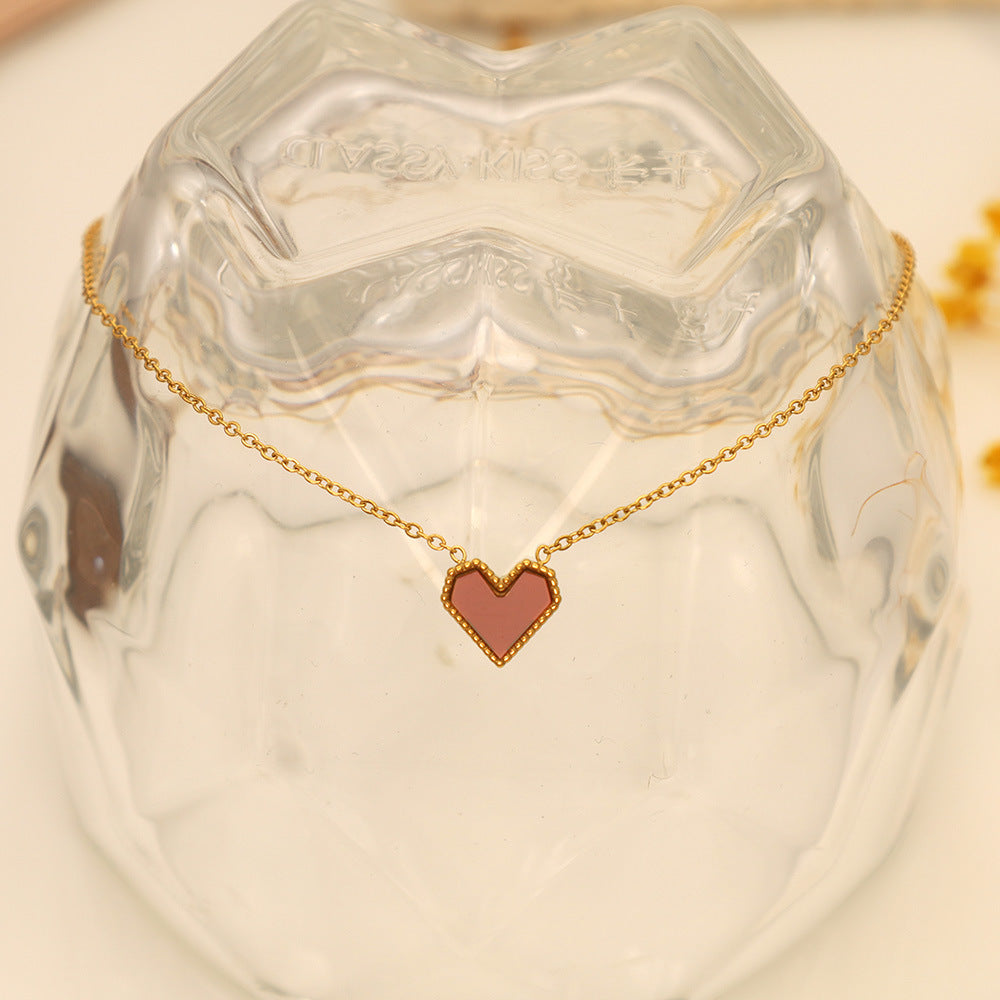 Damen Halskette mit herzförmigem Anhänger und feiner Goldverzierung Shop Nory