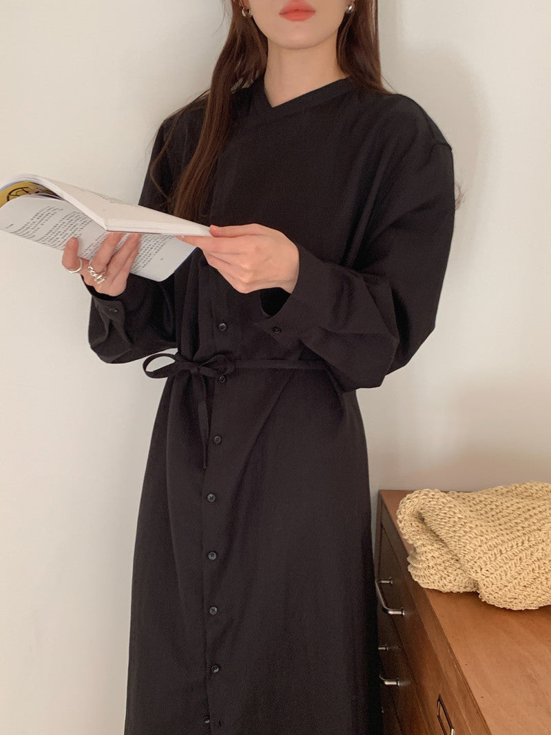Damen Langes Shirtkleid mit V-Ausschnitt, durchgehender Knopfleiste und Taillengürtel Shop Nory