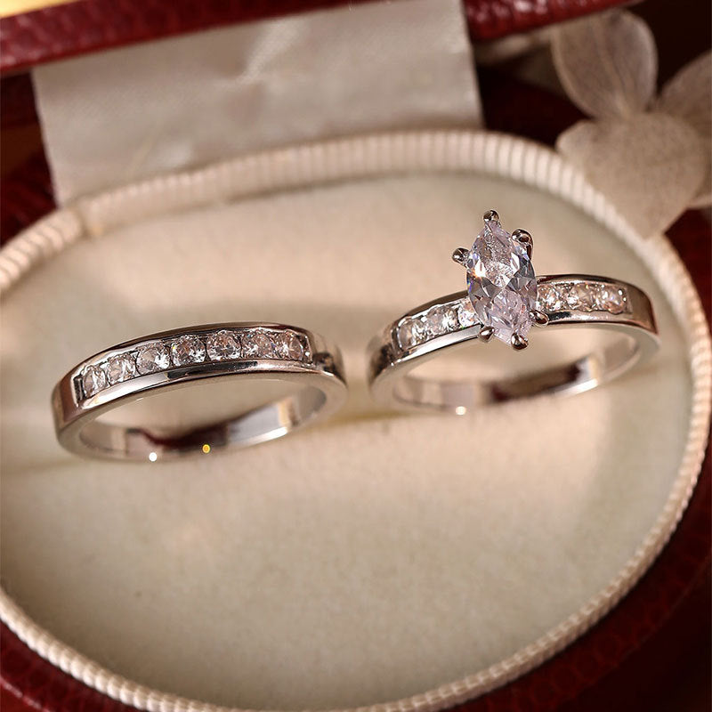 Damen Elegantes Verlobungsring Set mit funkelnden Zirkoniasteinen Shop Nory