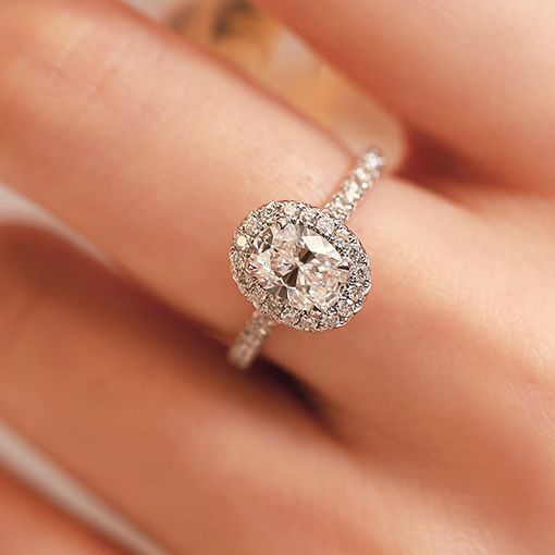 Damen Eleganter Ring mit ovalem Hauptstein und funkelnder Zirkonia-Verzierung Shop Nory