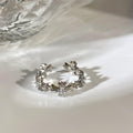 Damen zierlicher Ring mit floralen Verzierungen und funkelnden Akzenten Shop Nory