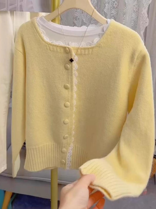 Damen Verspielte Strickjacke mit Spitzenelementen Shop Nory