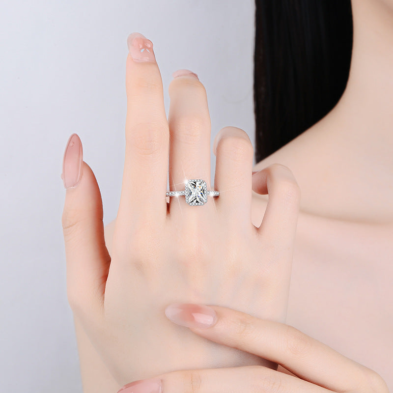 Damen Verlobungsring mit exquisiten Zirkonia-Besatz und luxuriösem Design Shop Nory