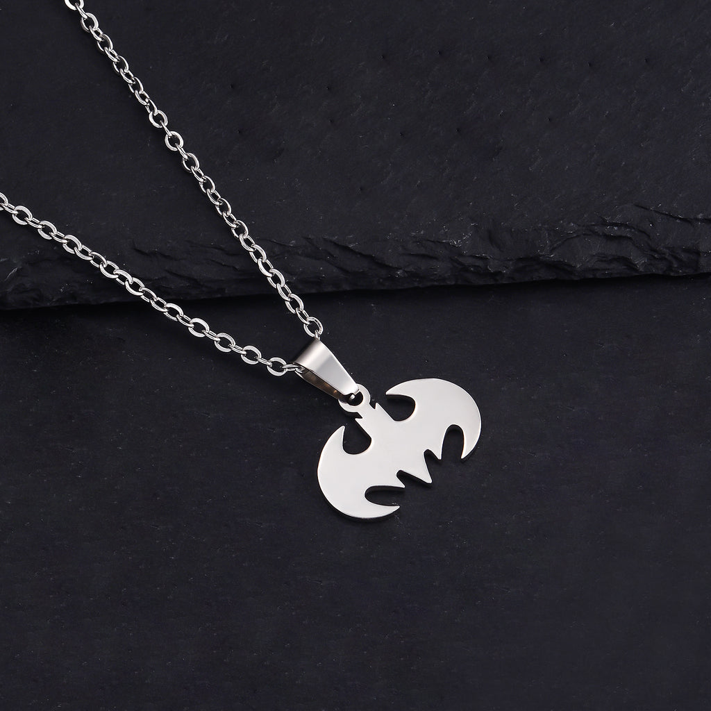 Damen Halskette mit stilvollem Batman-Anhänger aus hochwertigem Edelstahl Shop Nory