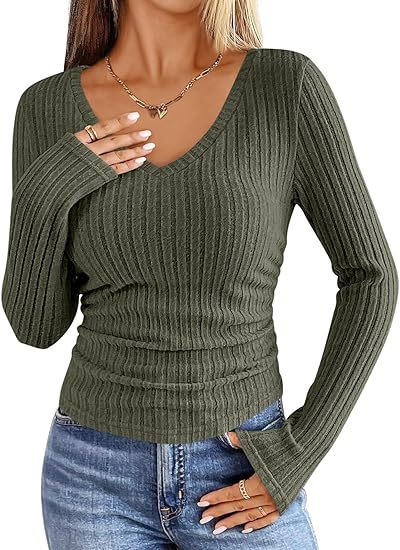 Damen Geripptes tailliertes Langarm-Feinstrickshirt mit V‑Ausschnitt und Ärmelschlitz Shop Nory