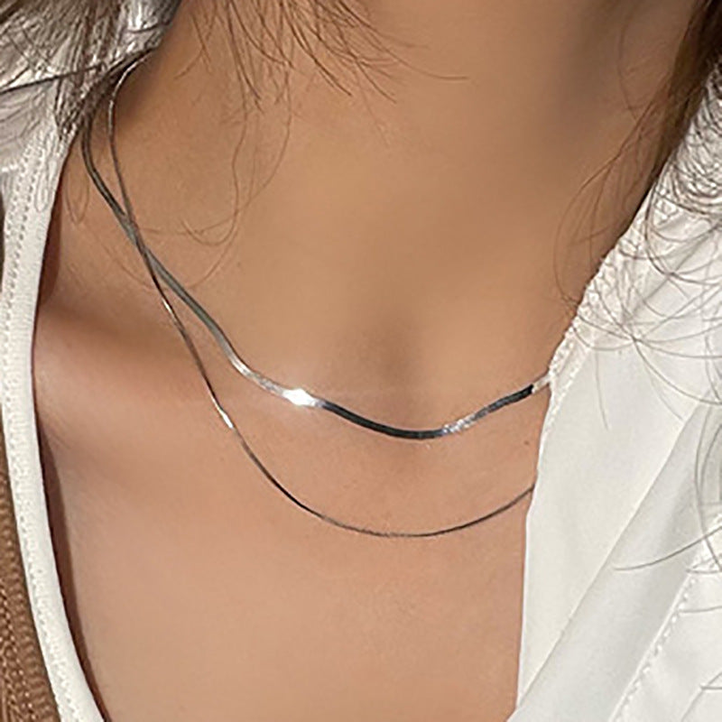 Damen Halskette mit doppeltem, geschmeidigem Design und funkelnden Akzenten Shop Nory