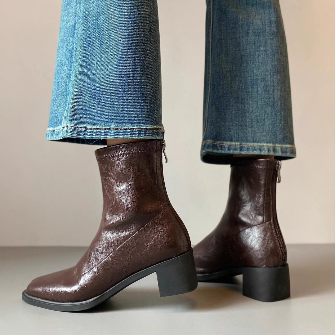 Damen Knöchelstiefelette aus Leder mit quadratischer Zehenpartie und mittlerem Blockabsatz Shop Nory