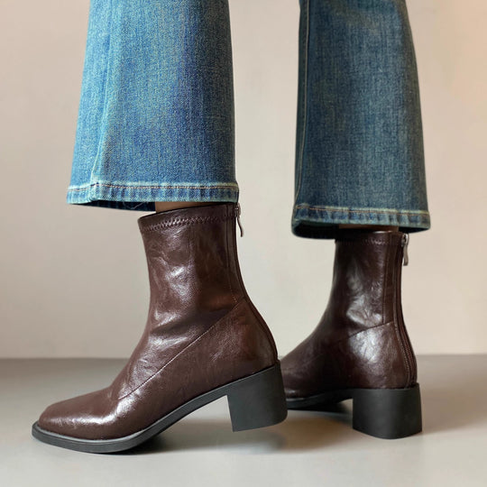 Damen Knöchelstiefelette aus Leder mit quadratischer Zehenpartie und mittlerem Blockabsatz Shop Nory