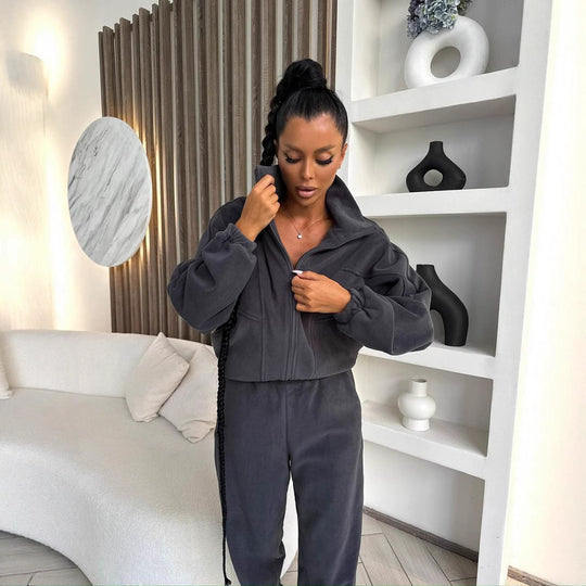Damen kurzes Reißverschluss-Hoodie mit elastischem Bund und schmal zulaufender High-Waist-Jogginghose aus schwerem French-Terry Shop Nory