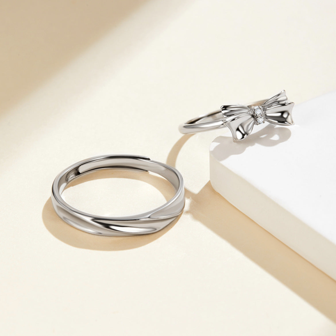 Damen Trauring-Set mit kunstvollem Schleifen-Design und eleganten Zirkonia Shop Nory