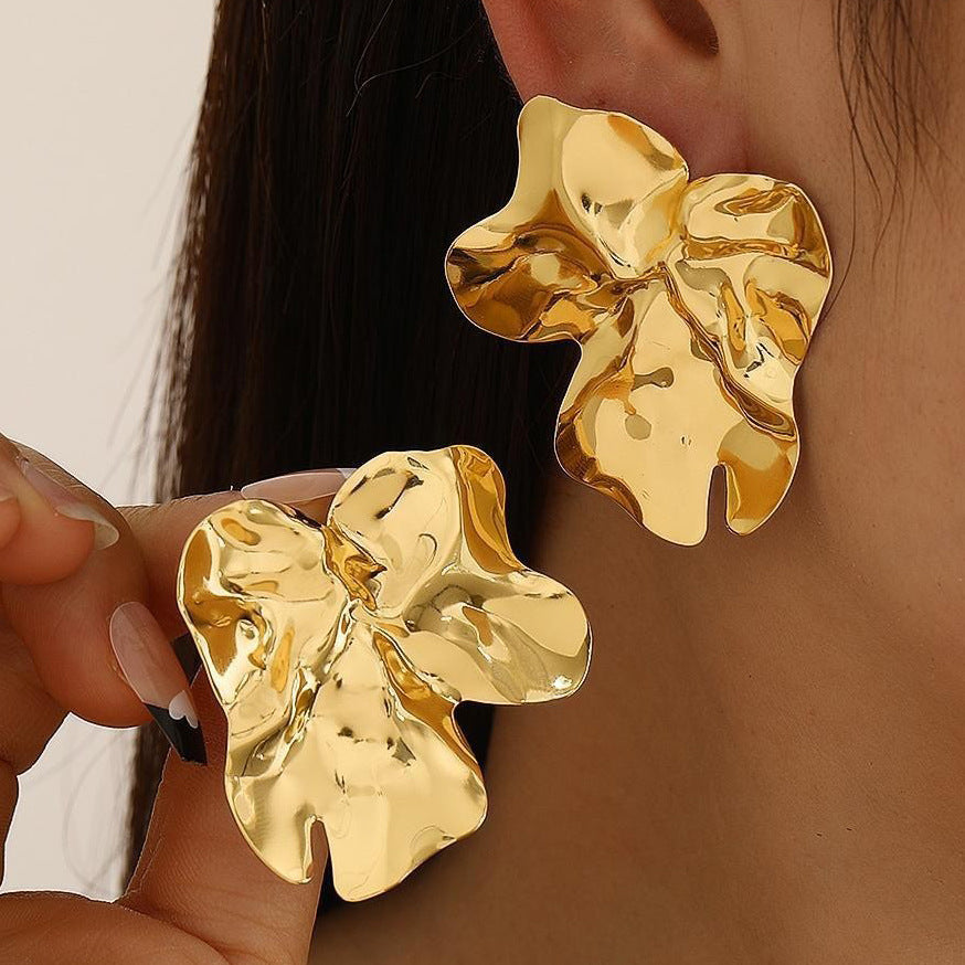 Damenohrringe mit floralen Motiven und glänzender Oberfläche Shop Nory