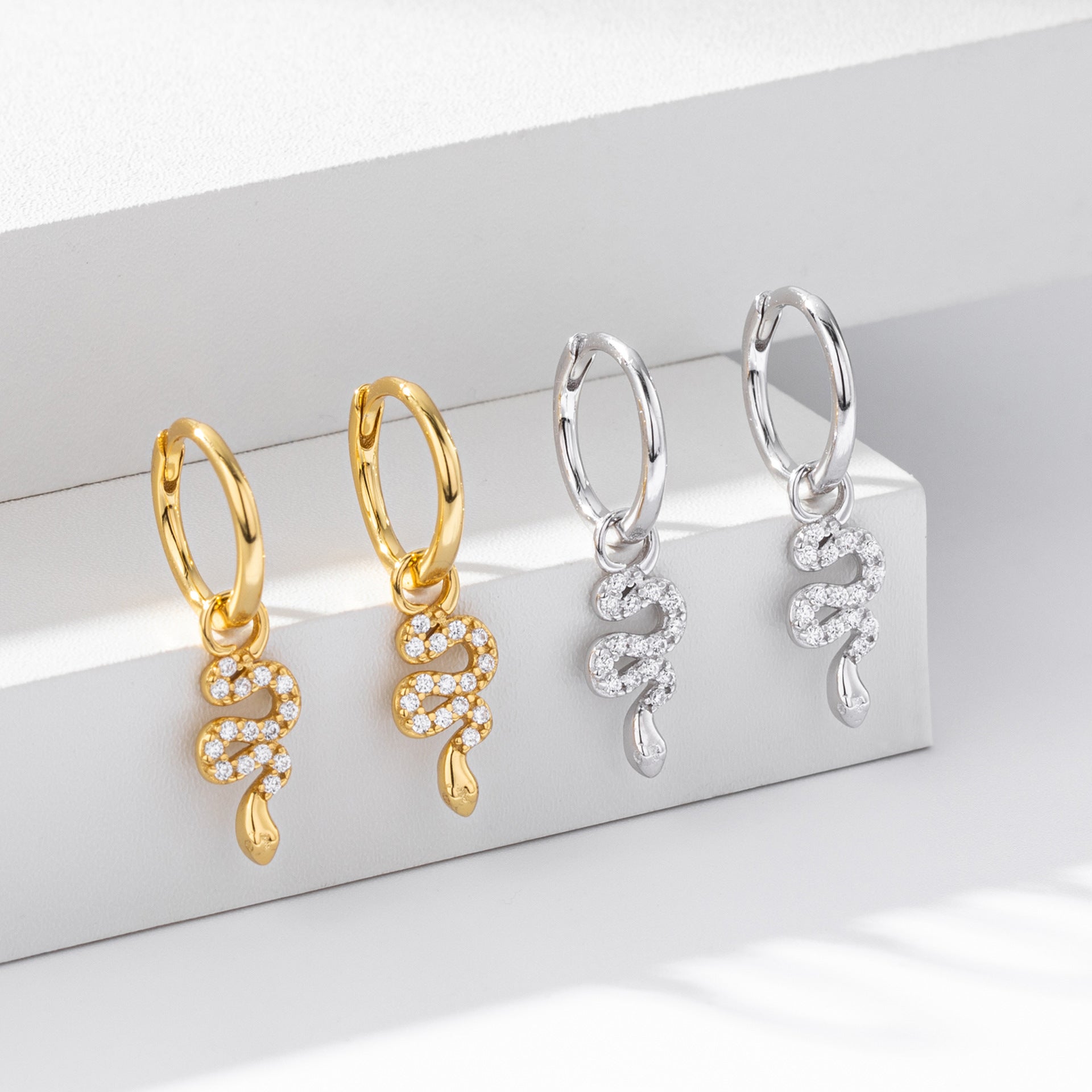 Damen Ohrhänger mit elegantem Schlangenmotiv aus hochwertigem 925 Sterling Silber und funkelnden Zirkonia Shop Nory