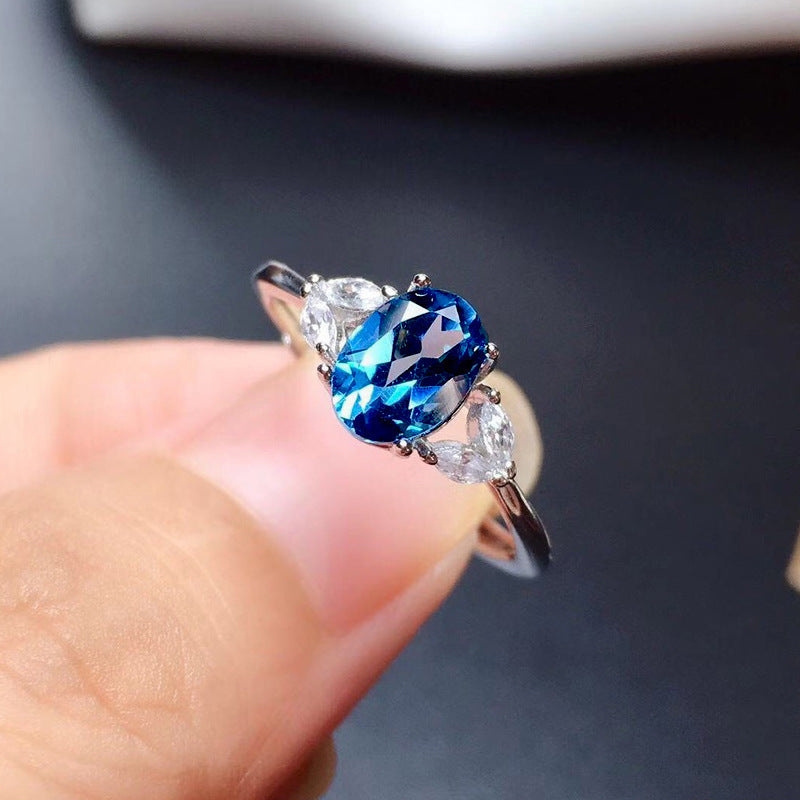 Damen Eleganter Ring mit quadratischem Hauptstein und funkelnden Zirkonia Shop Nory