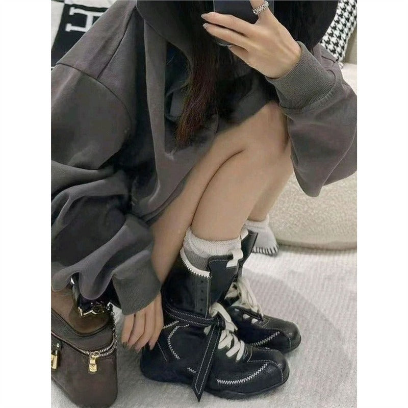 Damen Schnür-Ankleboots mit dekorativer Ziernaht, Riemenverschluss und markanter Profilsohle Shop Nory