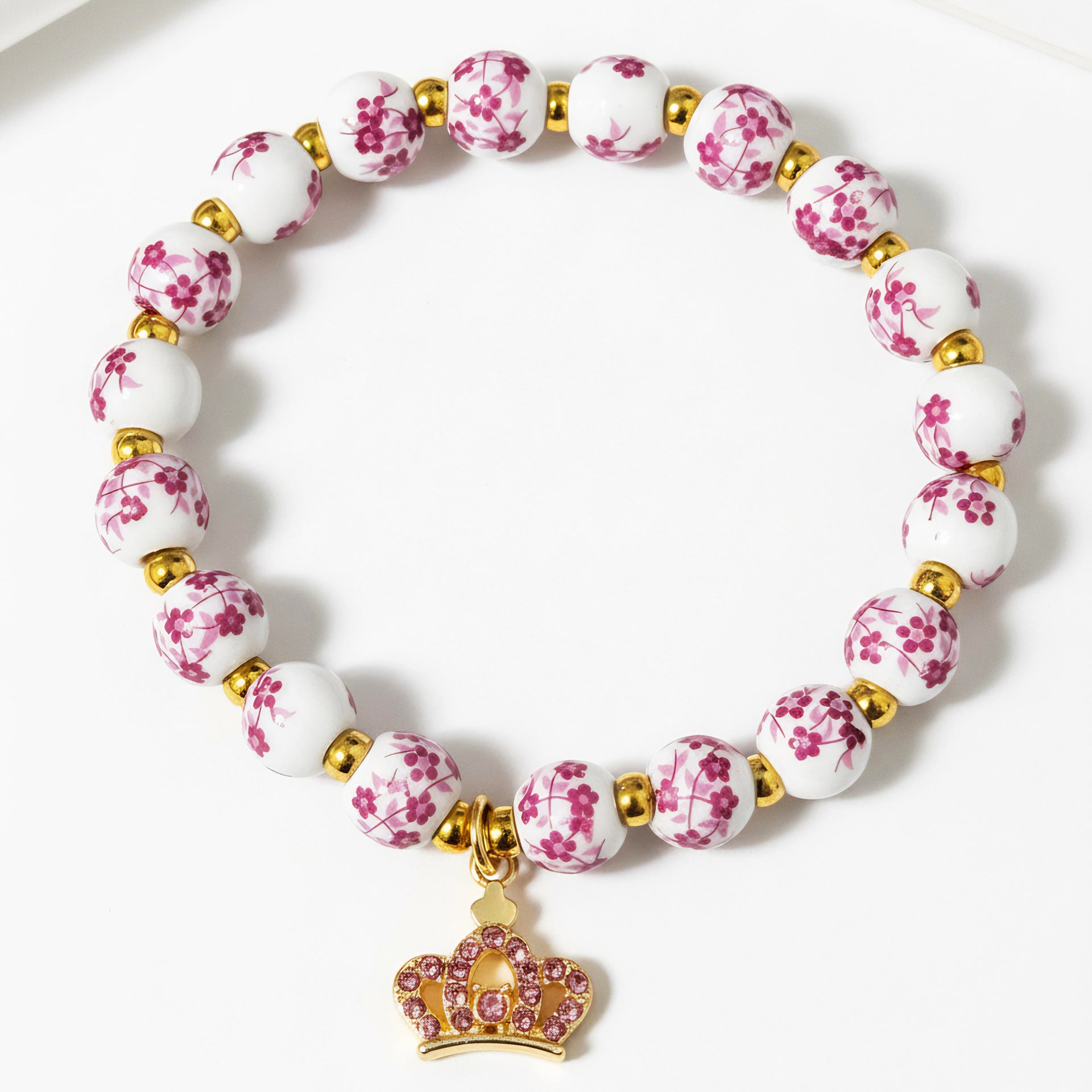 Damenarmband mit floralem Design und goldenen Akzenten Shop Nory