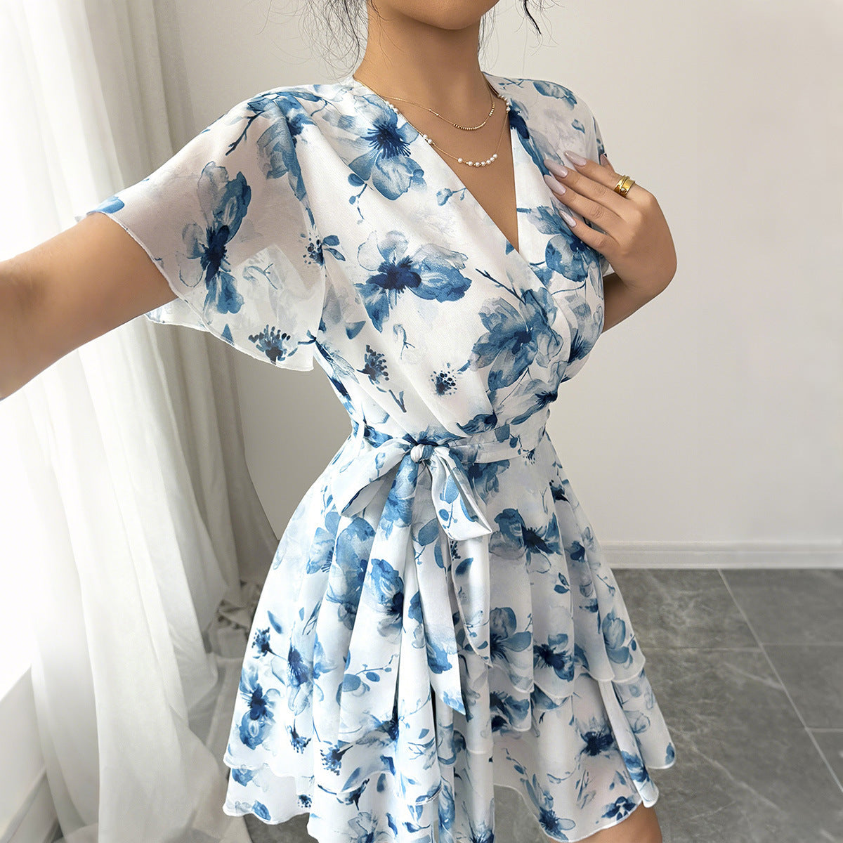 Damen Wickelkleid mit floralem Muster und schwingendem Rock