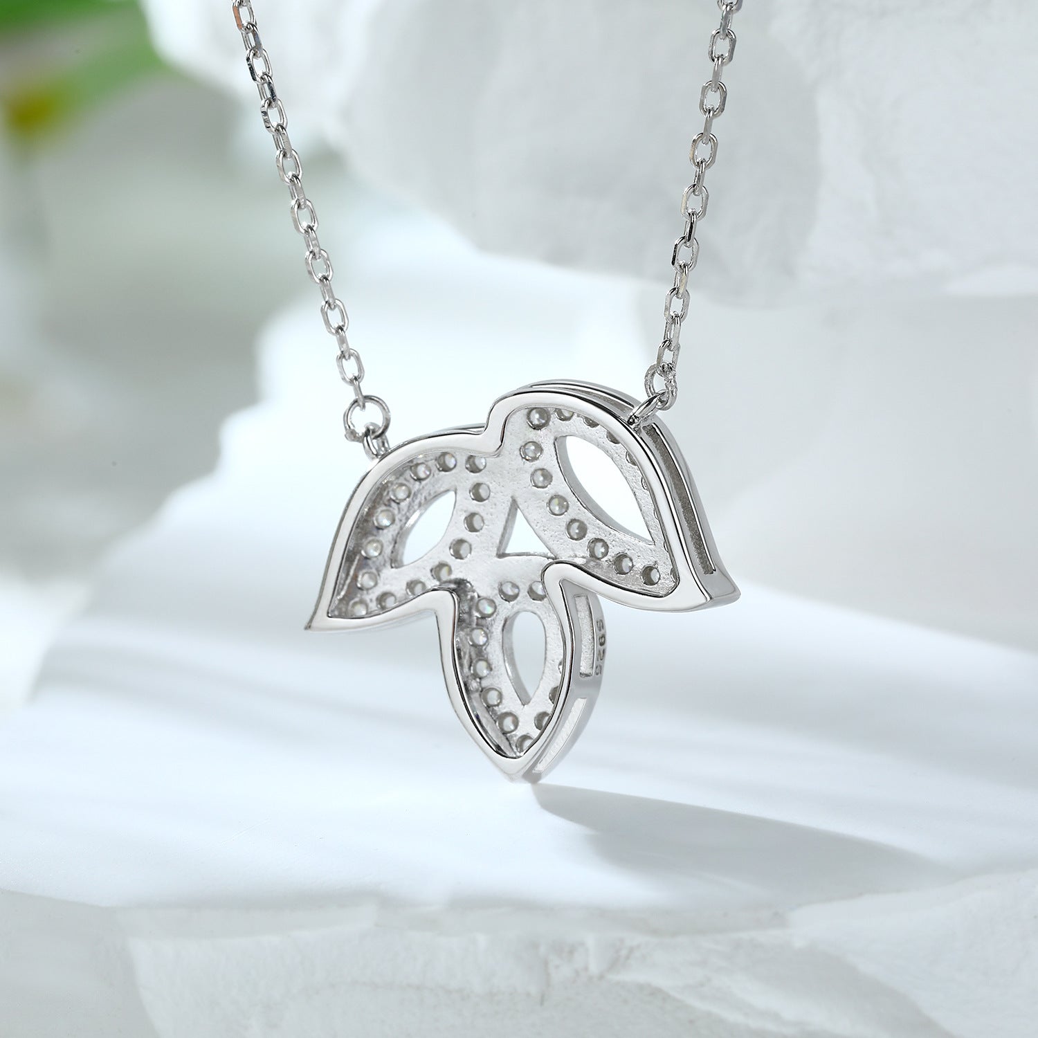 Damen Halskette mit floralen Zirkonia-Elementen Shop Nory