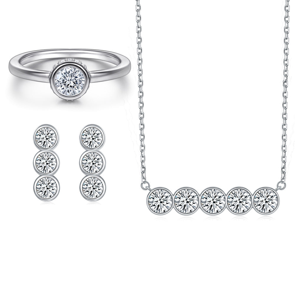 Damenring mit tropfenförmigem Hauptstein und eleganter Zirkonia-Verzierung Shop Nory
