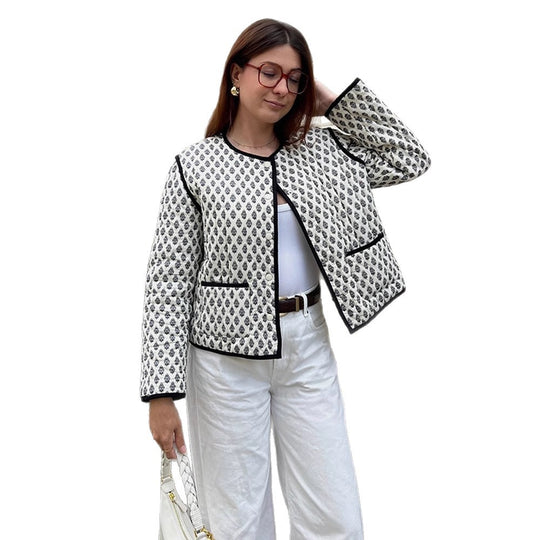 Damen gesteppte Kurzjacke mit Allover-Muster und kontrastierender Paspel Shop Nory