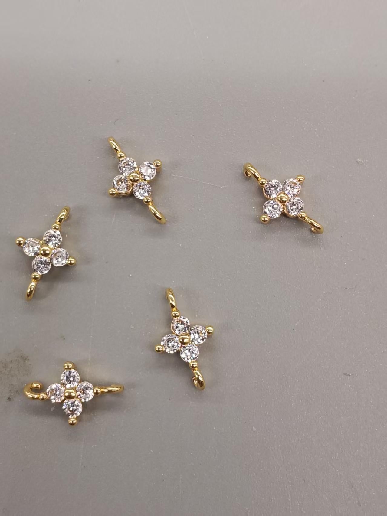 Zierlicher Blüten-Anhänger mit Zirkonia Für Diy Schmuck Vergoldet