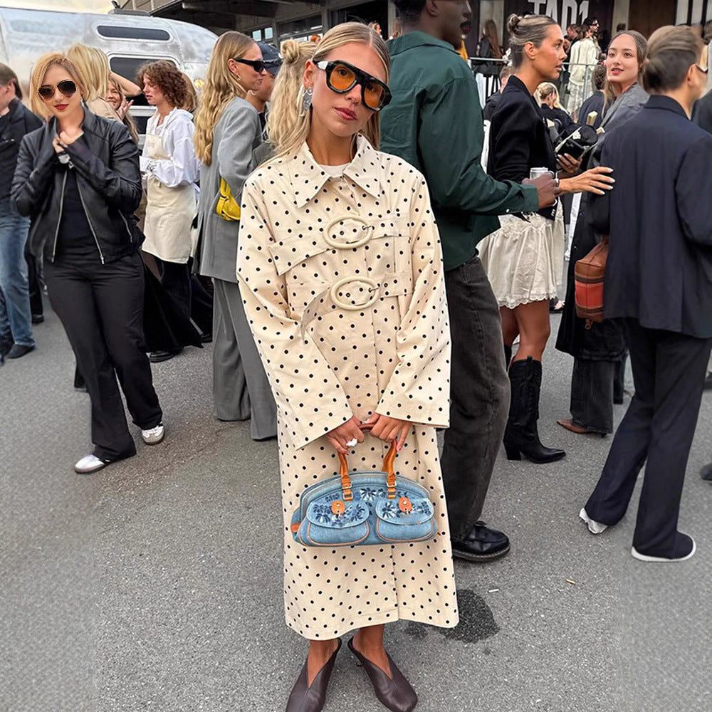 Damen Lang geschnittener gepunkteter Trenchcoat mit übergroßen Zierzungen und kastigem Schnitt Shop Nory