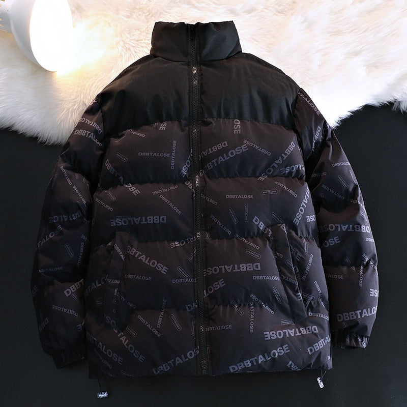 Unisex Gepolsterte Steppjacke mit Allover‑Logoprint, hohem Stehkragen & verstellbarem Saum Shop Nory