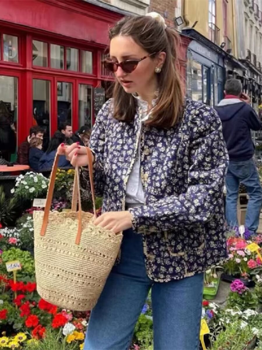 Damen Steppjacke mit floralem Allover‑Muster, rundem Ausschnitt und aufgesetzten Taschen Shop Nory