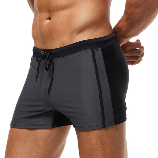 Herren Bade-Shorts mit peppigen Kontrastelementen