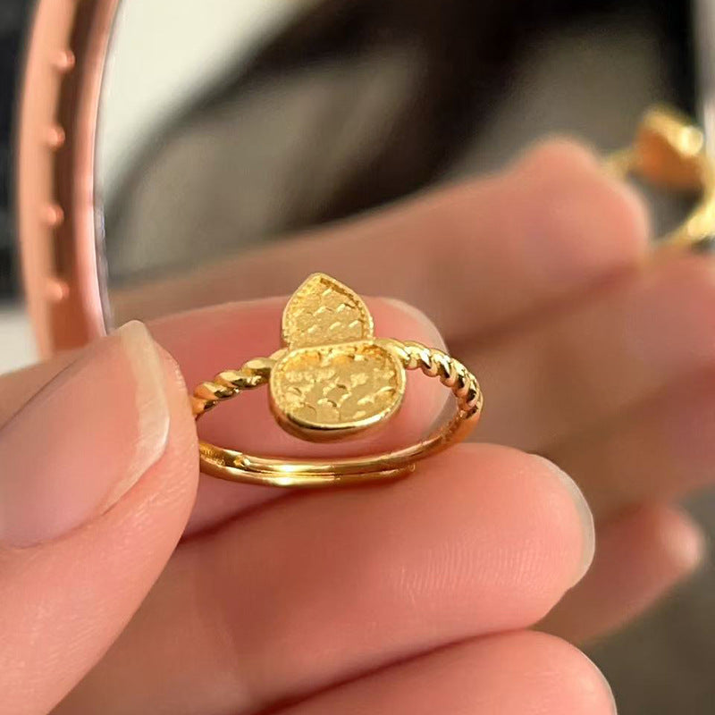 Damen Zierlicher Ring mit geflochtenem Design und detailreicher Fassung Shop Nory