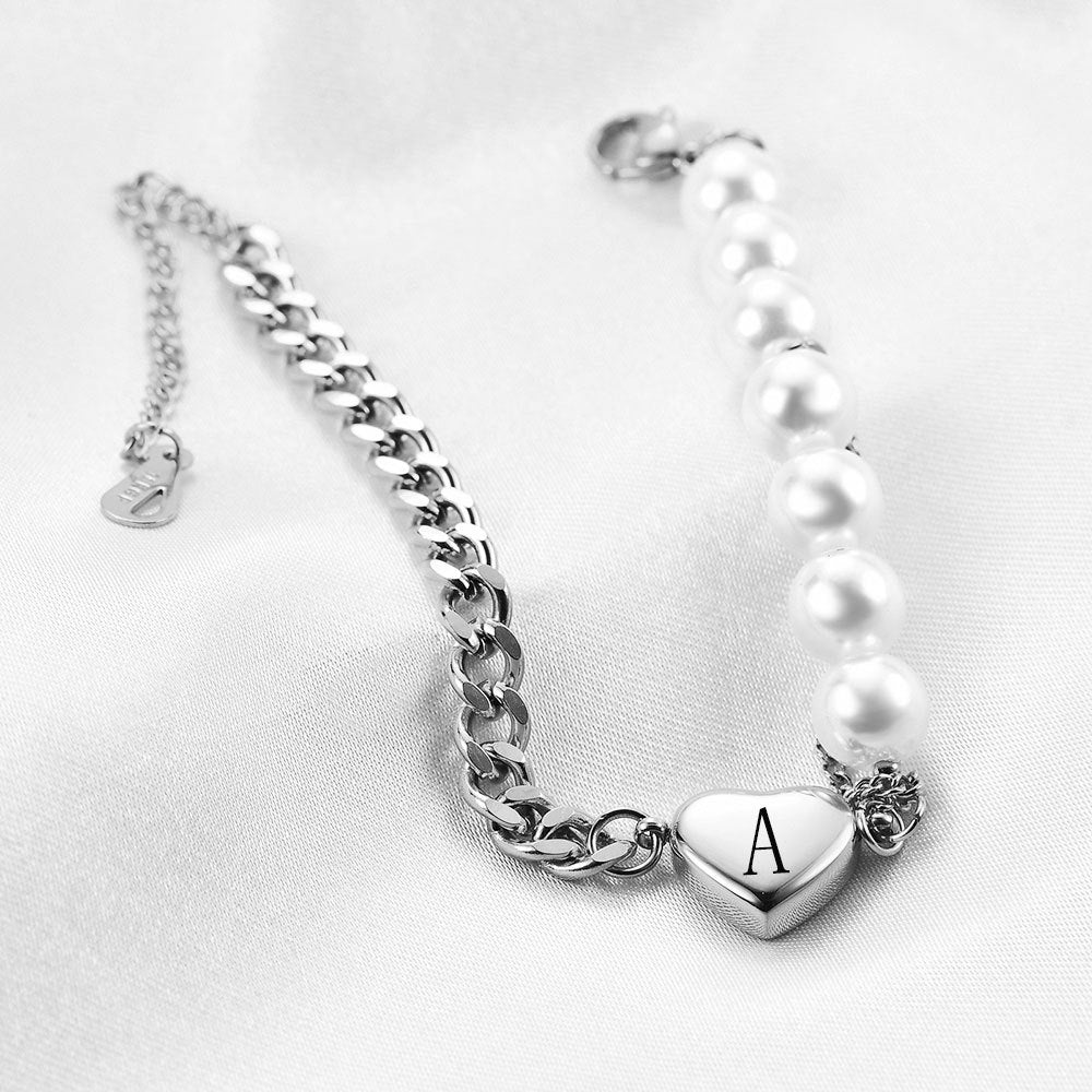 Damen Armband mit gravierbarem Herzanhänger und eleganter Perlenstruktur Shop Nory