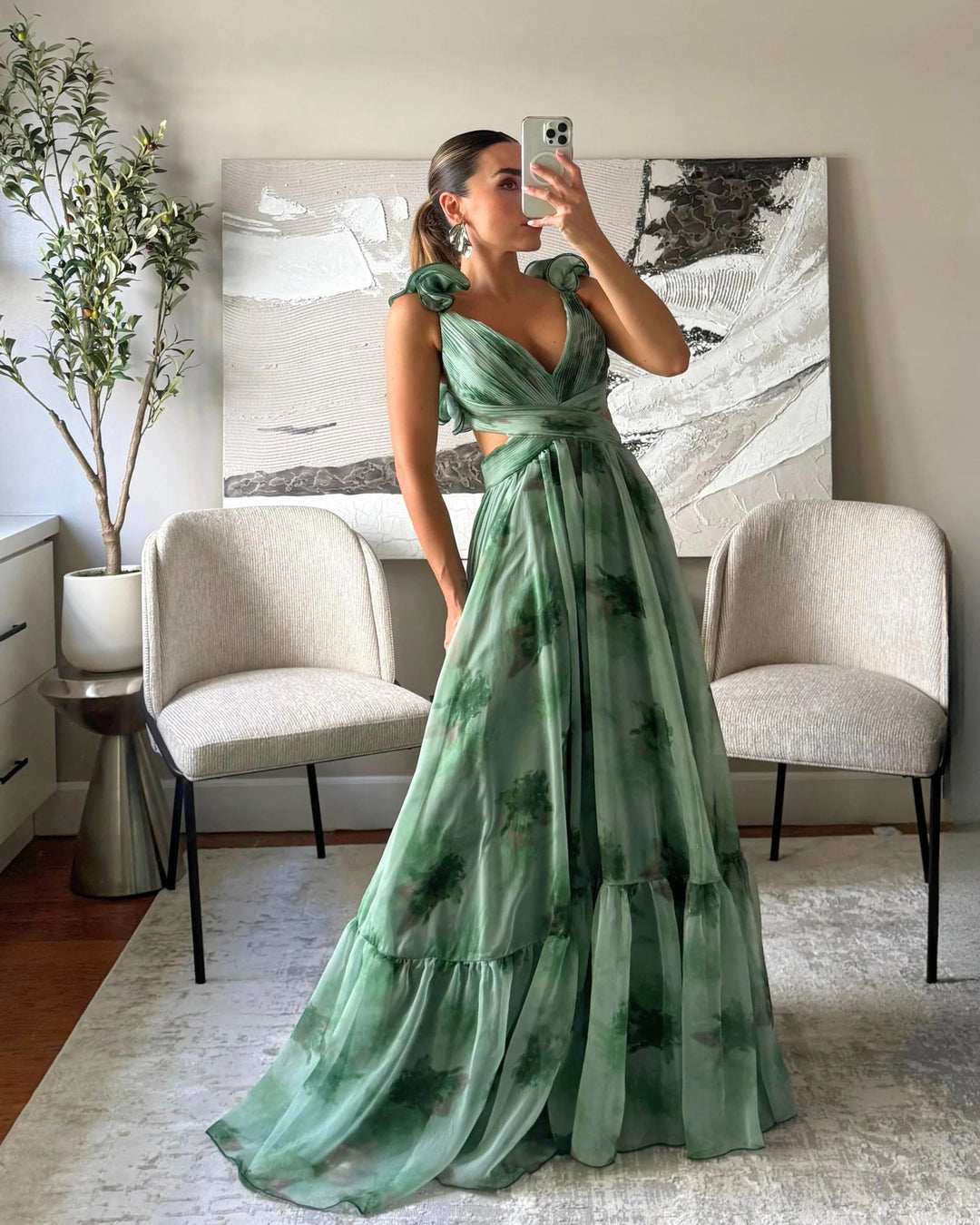 Damen Maxikleid mit luftigen Rüschendetails und ausgefallenem Wickeldesign