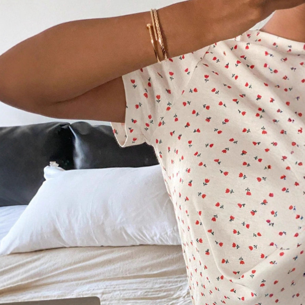 Damen lässiges Schlafanzugset aus atmungsaktivem Baumwollstoff mit zartem Blumendruck Shopnory