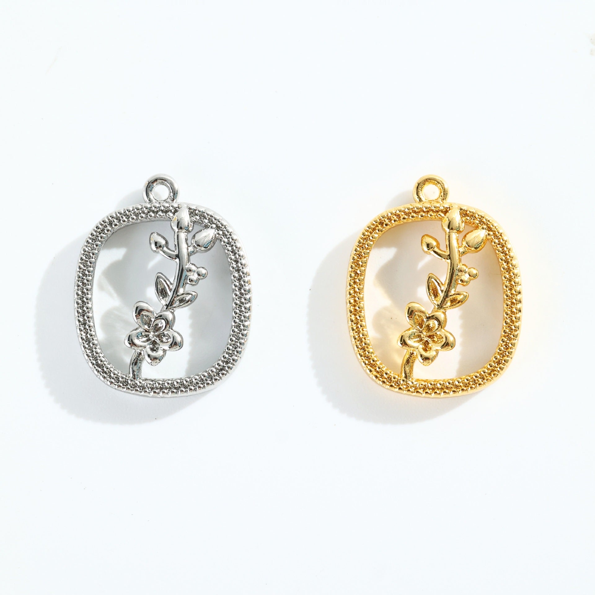 Schmuckanhänger mit floralem Design Shop Nory