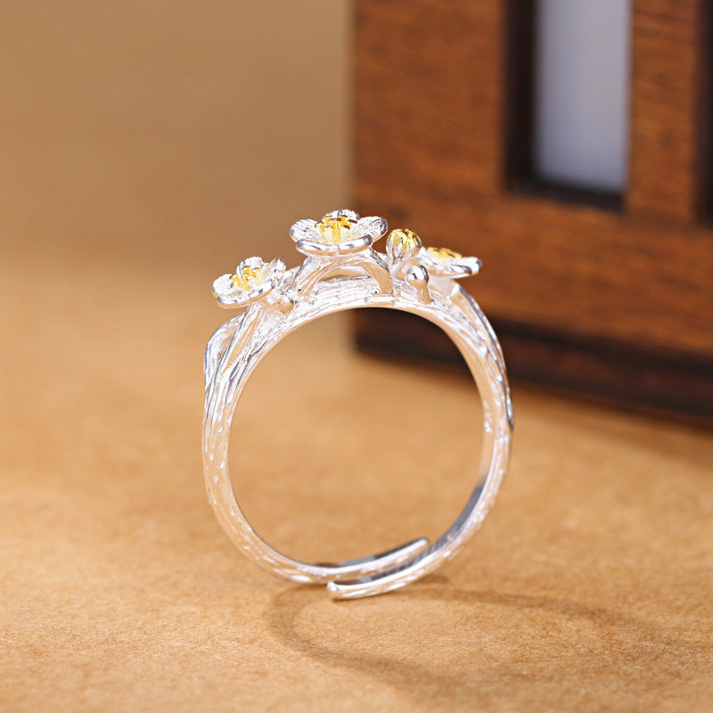 Damenring mit floralem Design und feinen Goldakzenten Shop Nory