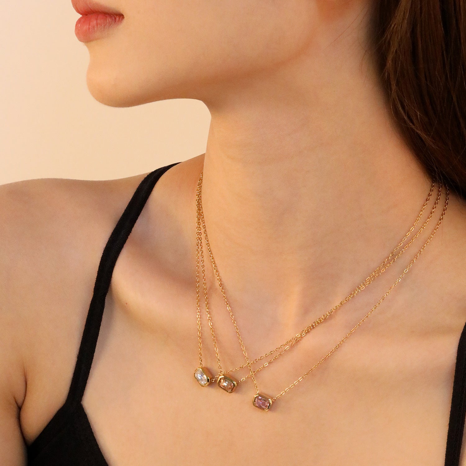 Damen Halskette mit funkelnden Kristallen und edlem Goldüberzug Shop Nory