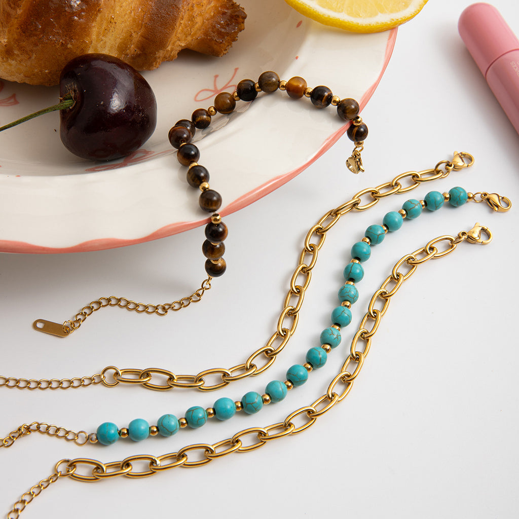 Damen Armband mit goldfarbener Edelstahlkette und charmanten Steinakzenten Shop Nory