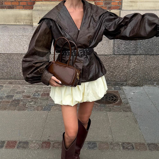 Damen Taillierter Lederimitat-Blouson mit weitem Schalkragen, voluminösen Ballonärmeln und doppeltem Nietengürtel Shop Nory