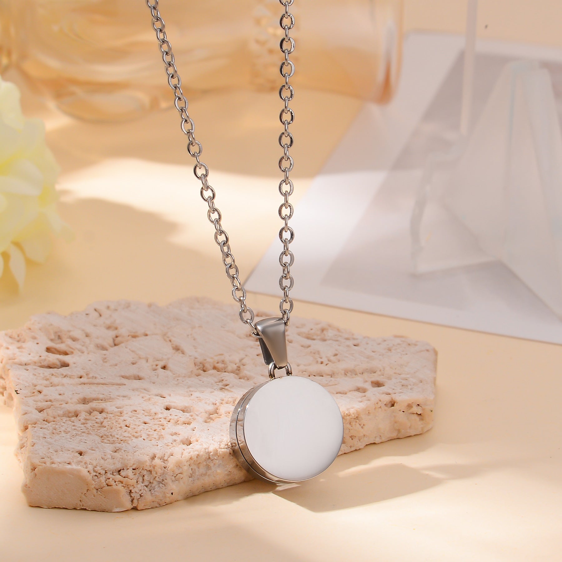 Damen personalisierte Medaillon-Halskette mit hochwertigem Edelstahl Shop Nory