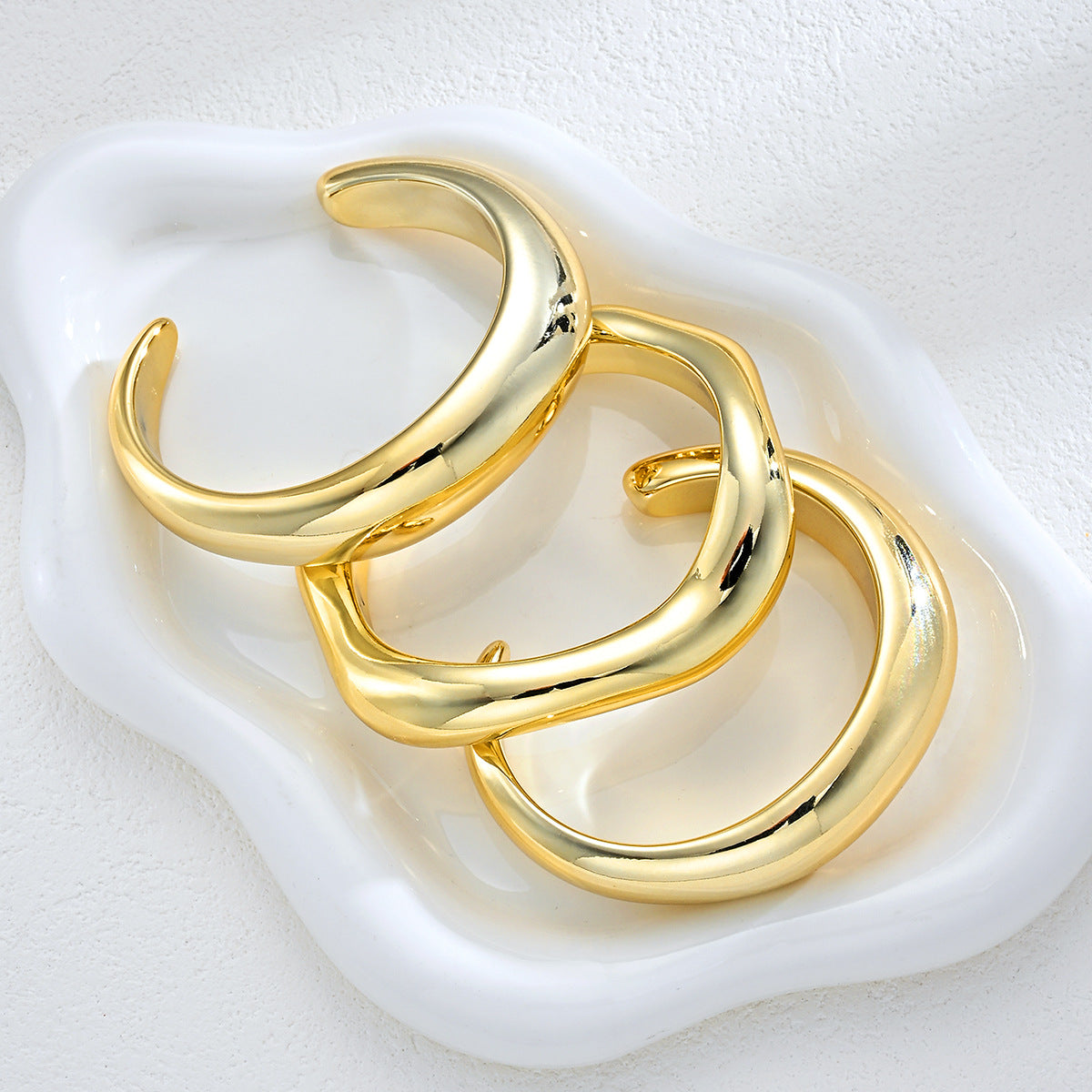 Damen Armreifen-Set mit geschwungenem und modernem Design Shop Nory