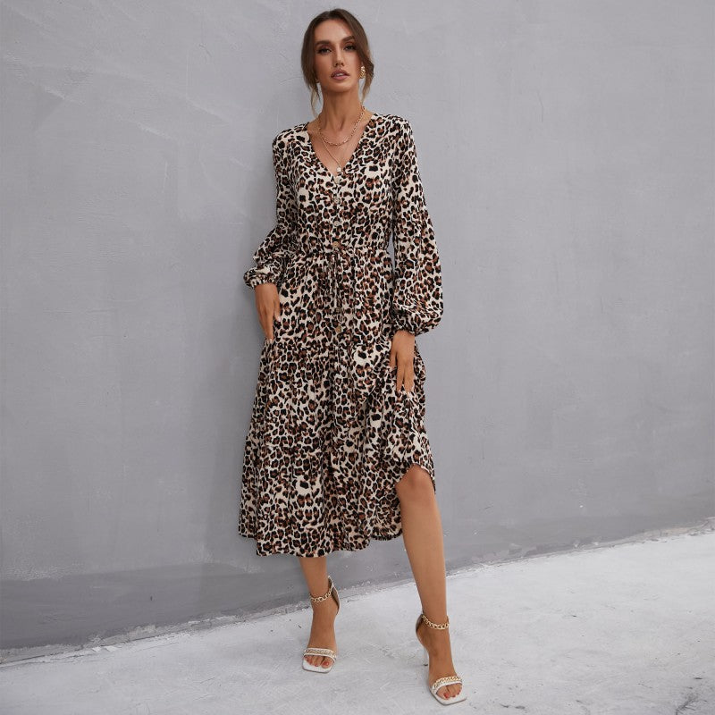 Damen Midikleid im Leo-Print mit V‑Ausschnitt, Knopfleiste, Kordeltaillen und Stufenrock Shop Nory