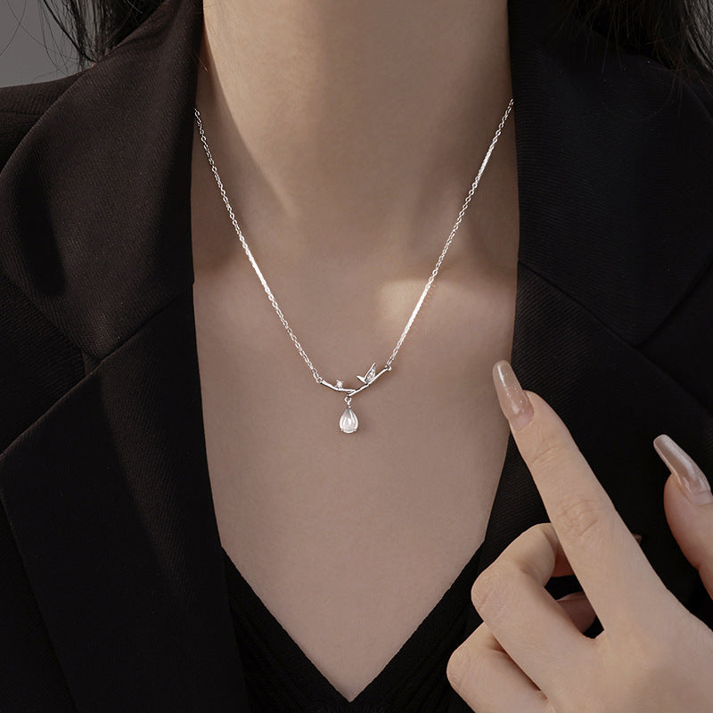 Damen Halskette mit kunstvollem Zweigdesign und köstlichen Kristallverzierungen Shop Nory